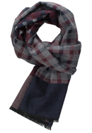 Scarf in grey checkered