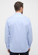 MODERN FIT Overhemd in lyseblå geruit