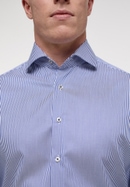 MODERN FIT Overhemd in hemelsblauw gestreept