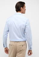 MODERN FIT Performance Shirt in lyseblå vlakte