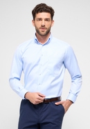COMFORT FIT Cover Shirt in lyseblå vlakte
