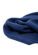 Sjaal in donkerblauw vlakte