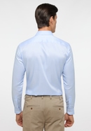 SLIM FIT Performance Shirt in hellblau strukturiert