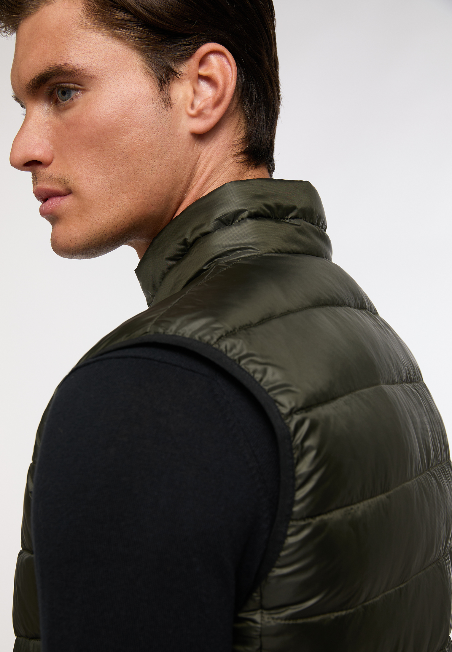 Quilted gilet in olive plain