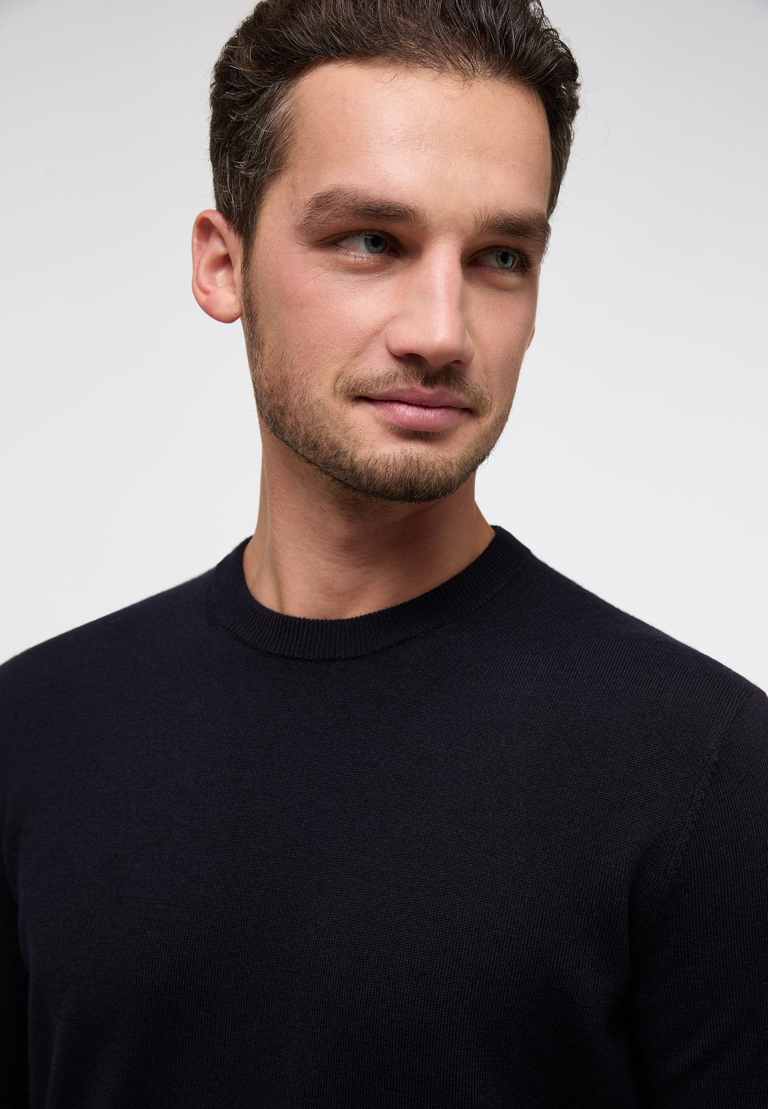 Knitted jumper in navy plain