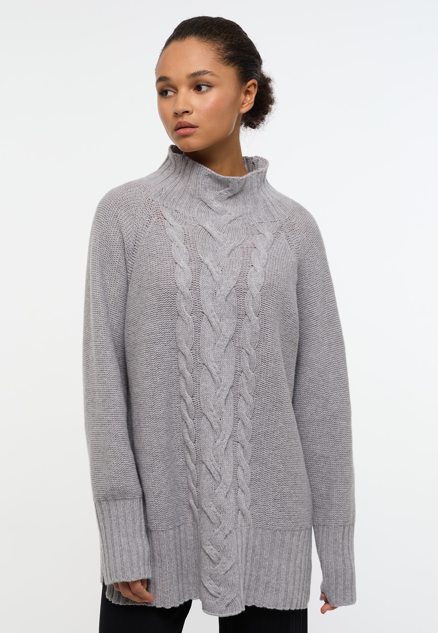 Pull en tricot gris uni