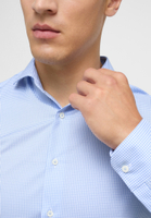 SLIM FIT Overhemd in lyseblå geruit