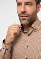 MODERN FIT Shirt in caramel checkered