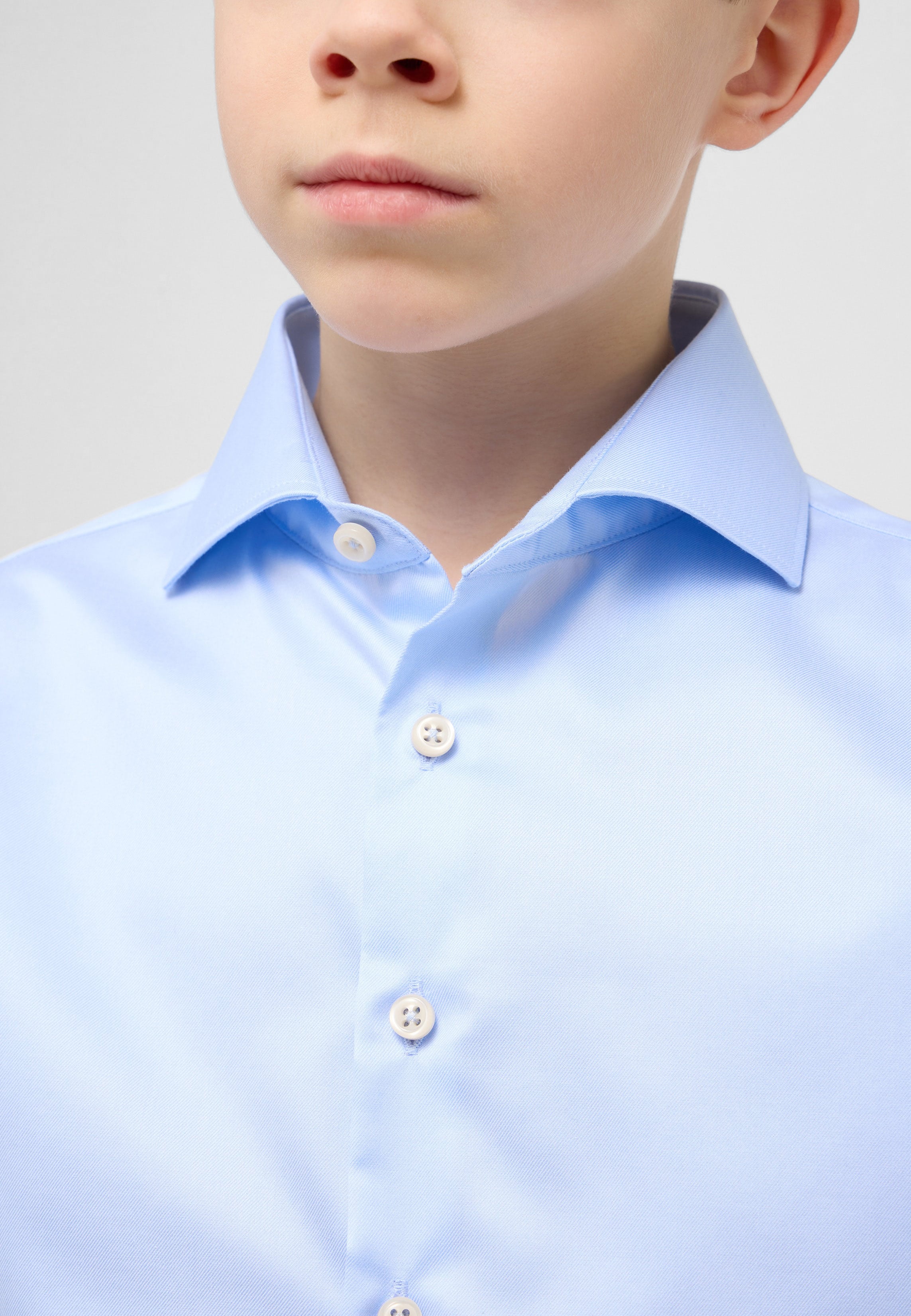 Luxury Shirt in hellblau unifarben